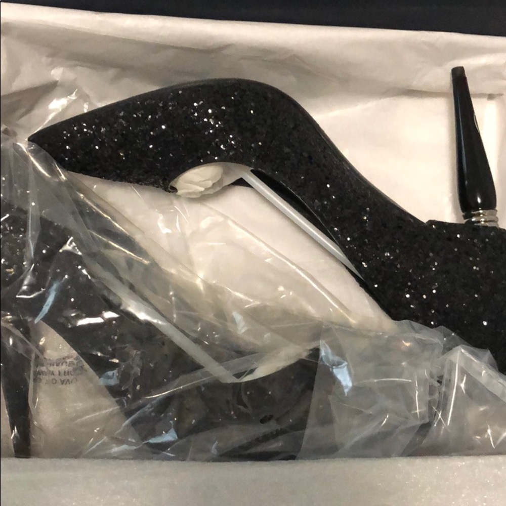 Black sequence high heel shoes
